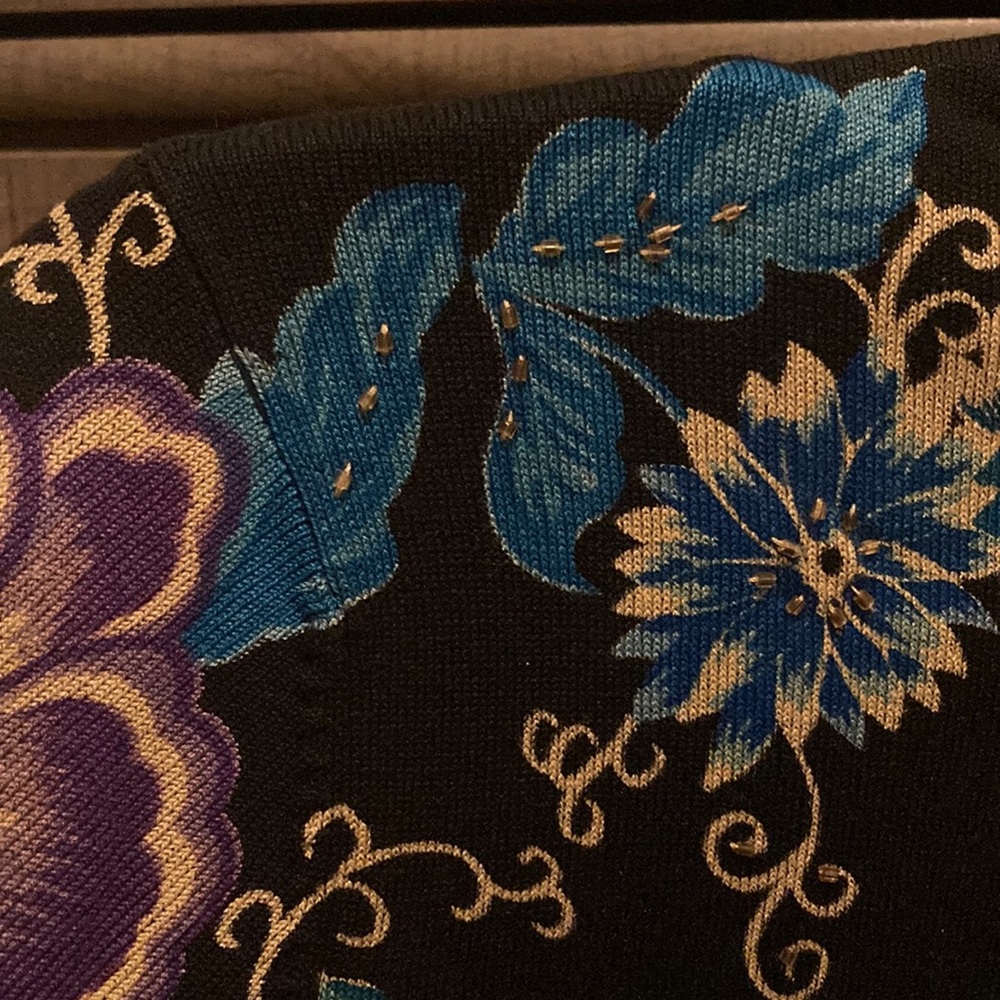 Sweater - Picture 4 of 4